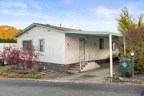 8401 Old Stage Road, Central Point, OR 97502