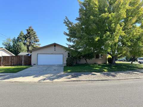 1800 Serenity Drive, Medford, OR 97504