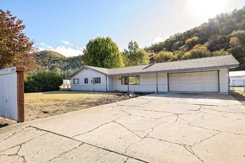 10999 Old Stage Road, Gold Hill, OR 97525