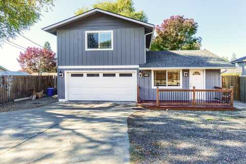 1034 NE Savage Street, Grants Pass, OR 97526