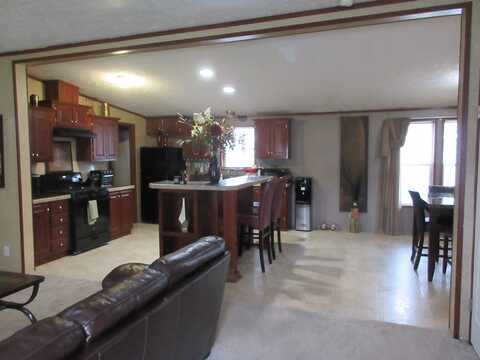 43567 Park Dr W, Clinton, MI 48036