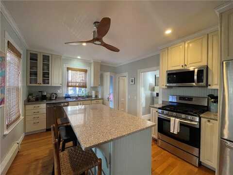 64 Roseneath Avenue, Newport, RI 02840