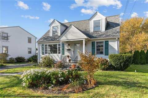 14 Foxhill Avenue, Bristol, RI 02809