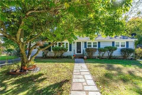 8 Maplewood Drive, East Greenwich, RI 02818