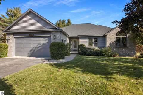 3918 Heatherwood W, Traverse City, MI 49684