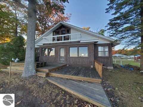 3700 Forest Drive, Lupton, MI 48635