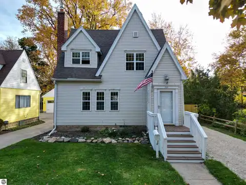 705 S Oakland Street, Saint Johns, MI 48879