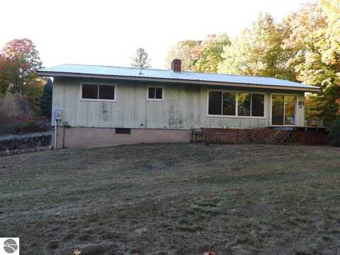 10562 SE Donathan Road, Fife Lake, MI 49633