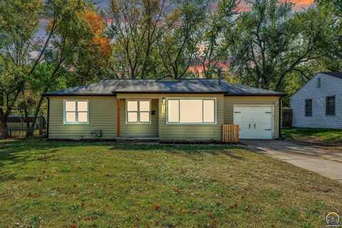 4715 SW 18th TER, Topeka, KS 66604