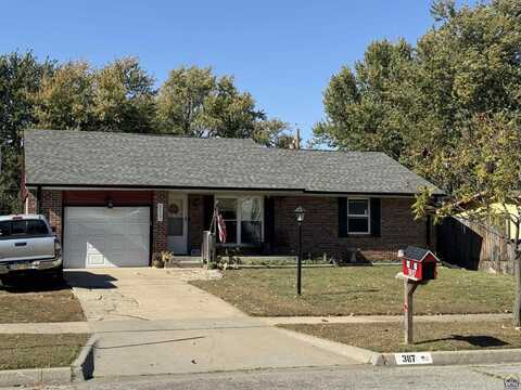 3117 SW Grand CT, Topeka, KS 66614