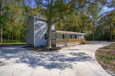 2178 Catherine Lake Road, Richlands, NC 28574