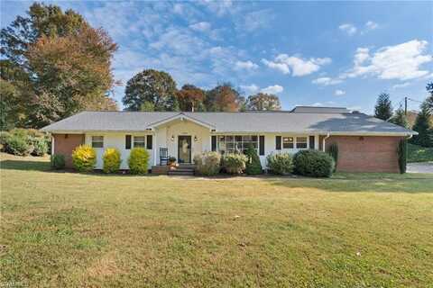 5601 Folkstone Road, Pfafftown, NC 27040