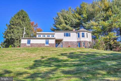 4465 STARVIEW ROAD, MOUNT WOLF, PA 17347