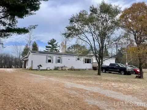 5245 12th, Escanaba, MI 49829