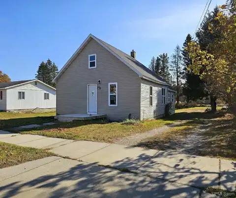 637 Michigan, Manistique, MI 49854