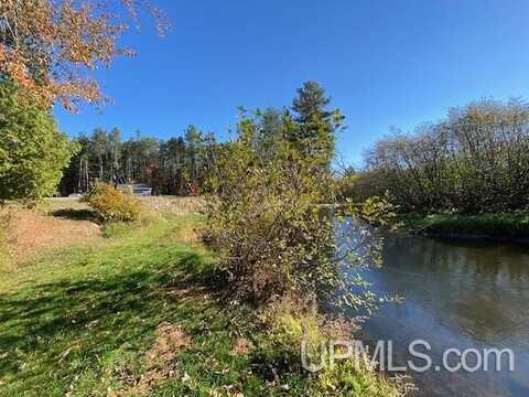 208 Timberlane, Marquette, MI 49855