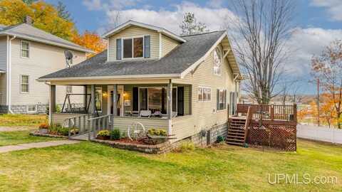 713 E I, Iron Mountain, MI 49801