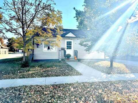 806 Pine Street, LaPorte City, IA 50651