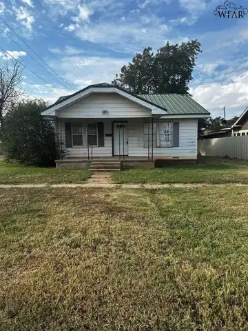 310 E SUMMIT AVENUE, Electra, TX 76360