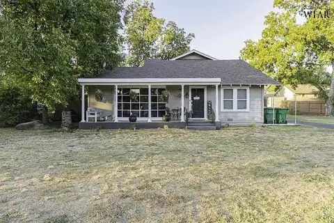 304 W ALAMEDA STREET, Iowa Park, TX 76367