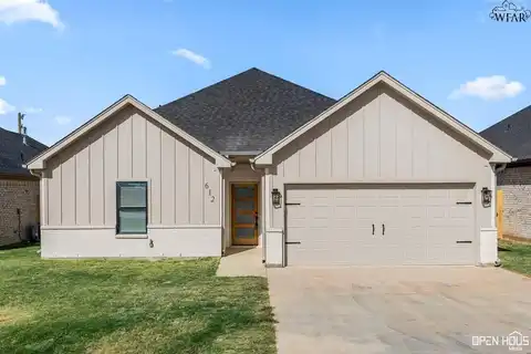 612 W MAGNOLIA AVENUE, Iowa Park, TX 76367