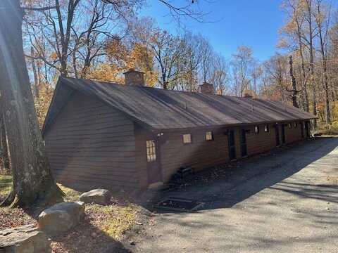 90 Mountain Club Road, Slate Lick, PA 15622