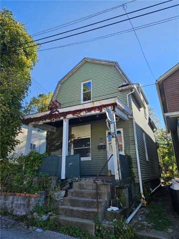 523 Ridge Ave, New Kensington, PA 15068