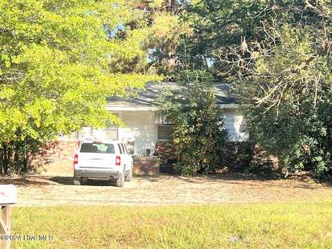 810 Aberdeen Road, Laurinburg, NC 28352