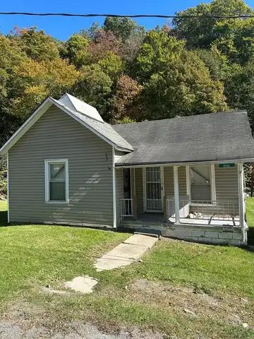 2552 SCARBRO ROAD, SCARBRO, WV 25917