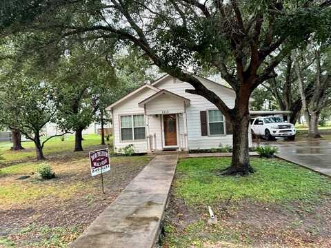 2115 Avenue F, DANBURY, TX 77534