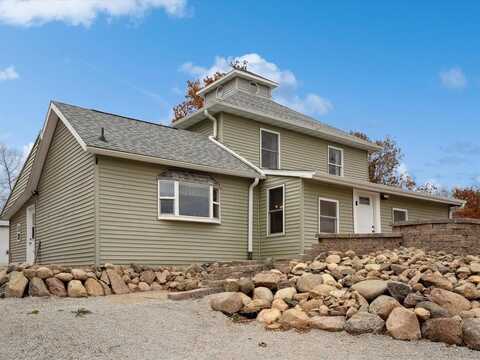 5590 22nd Avenue, Vinton, IA 52349