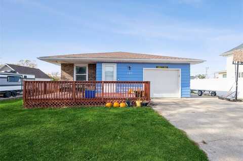 107 3rd Avenue, Newhall, IA 52315