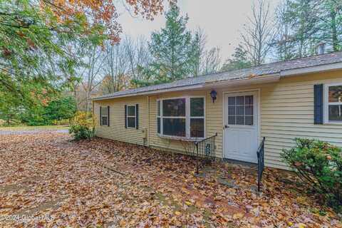 15 Robins Run, Northumberland, NY 12831