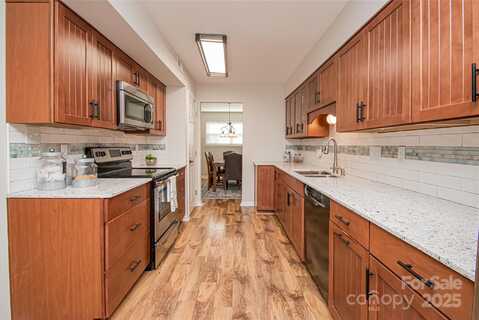 10933 Hunter Trail Lane, Charlotte, NC 28226