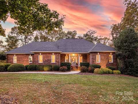 6460 Waters Edge Drive, Midland, NC 28107