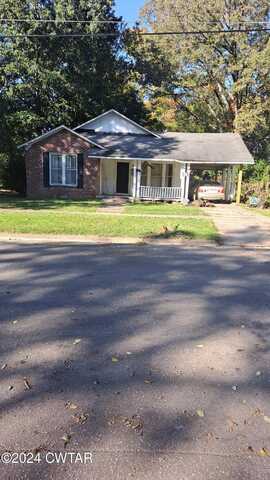 1811 E Maple Street, Humboldt, TN 38343