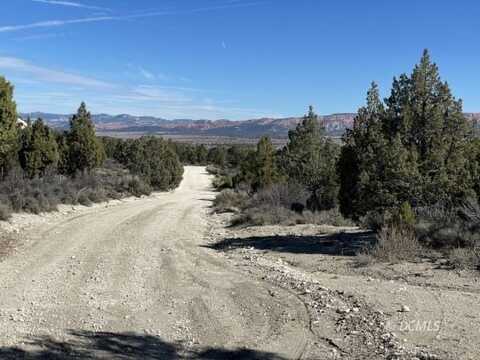 Mammoth Creek Dr, Hatch, UT 84735