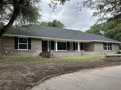 2703 Oak Hollow, Woodward, OK 73801