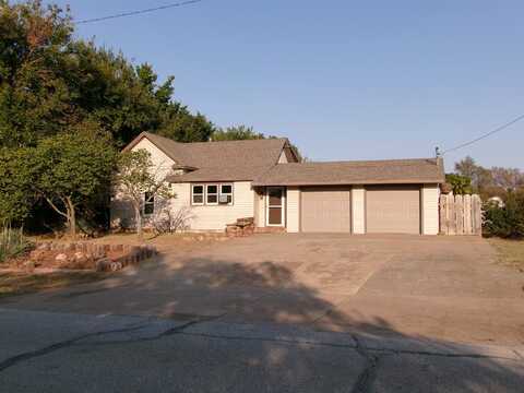 611 Main St, Lahoma, OK 73754