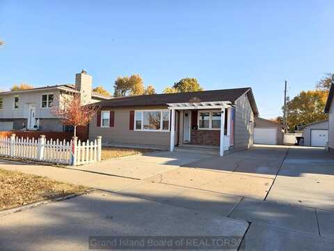 911 S Lincoln Ave, Grand Island, NE 68801