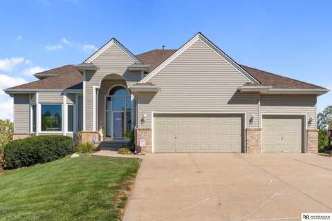 908 Bailey Drive, Papillion, NE 68046