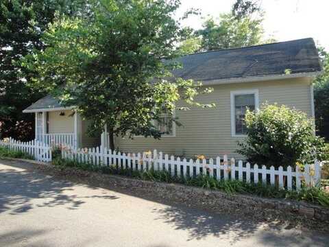 9 Hampton Street, Ware Shoals, SC 29692