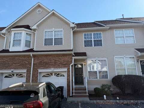 4 Saddle Ct, Franklin, NJ 08873