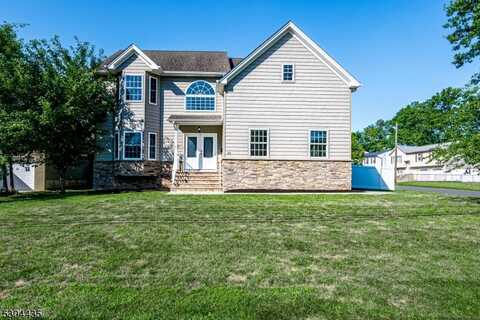 65 Elm St, Woodbridge, NJ 07067