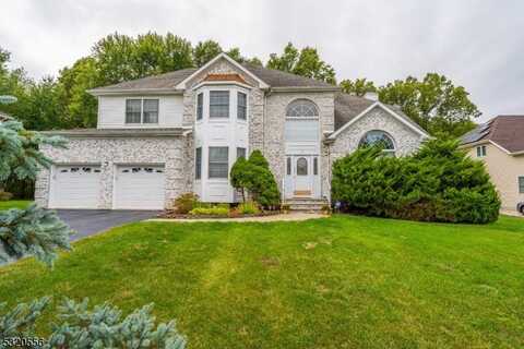 6 Breanne Ct, East Hanover, NJ 07936