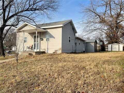 511 E Sycamore Street, Nevada, MO 64772