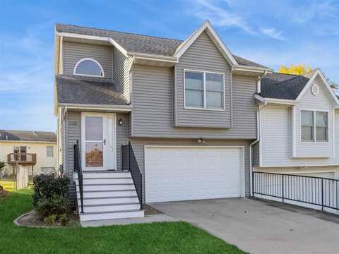 2222 Oakleaf St, Coralville, IA 52241