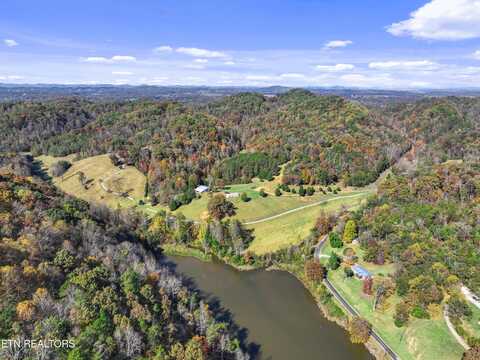 951 Scenic River Rd, Madisonville, TN 37354