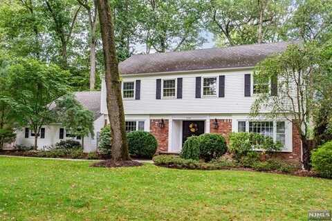 234 Navajo Court, Wyckoff, NJ 07481