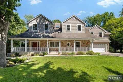 308 Forest Glen Avenue, Franklin Lakes, NJ 07417